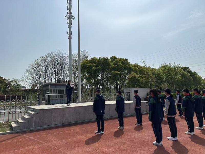 国旗下讲话.jpg